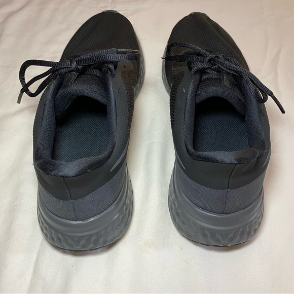 Black Men’s Nike Running Shoes - Picture 10 of 11